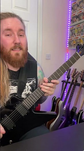 How to play the main guitar riff in creeping death by Metallica