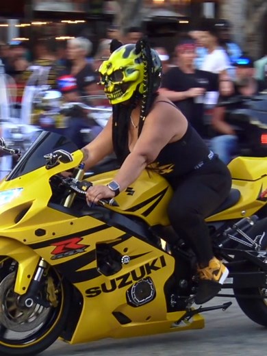Custom Motorcycle Helmet Designs at Daytona Bike Week