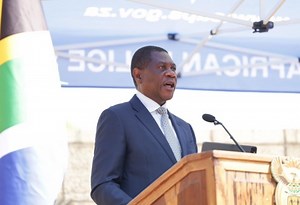 Expose police officials that are working with criminals - Mashatile