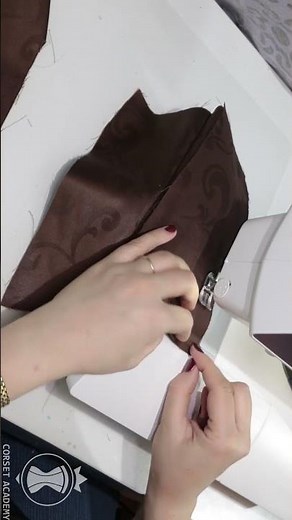 How to assemble the lining pieces of the corset