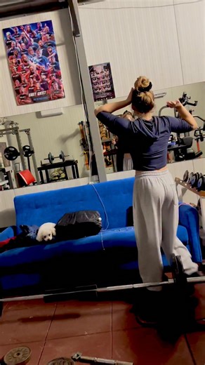 Kamil Jablonski on Instagram: "Ja nie chodzę na koncerty ja je mam na siłowni w domu 😁🔥🔥♥️💪 #koncert #gwiazda"