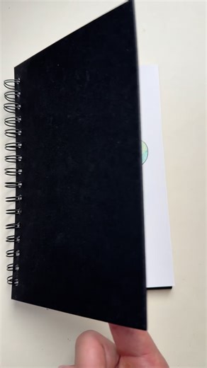 Shiny kanto Pokedéx presented by AR Drawing. Template available here in the highlights 🇧🇷 template disponível nos destaques pra vc printar e usar no app #charmeleon #drawingprocess #pokemonart #publi | Art by Brólin