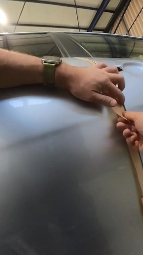 I want to share one simple way to improve the quality of your masking. As you can see in the video, I start taping the door from the inside. I always apply the tape directly onto the sealer — that’s very important. When I stick it onto the sealer, no tape residue stays on the door itself. Then, when we close the door and tape it from the outside, we get a nice, clean, and even gap where the paint or clear coat can flow perfectly. This way, the tape doesn’t stick to the door, and we also get good