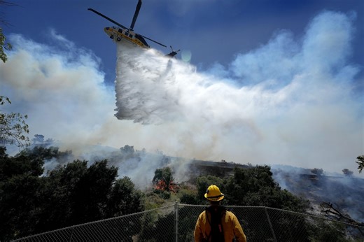 Live: Sandy fire in Simi Valley burns nearly 1,400 acres, destroys home