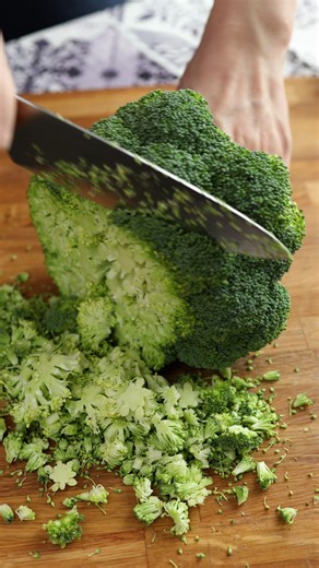 It's so delicious that I make this almost every weekend! A simple broccoli recipe | Simple Food - videos and recipes