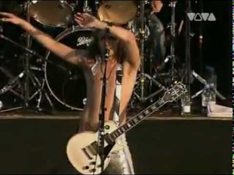 The Darkness - Love Is Only A Feeling Live Highfield 2004