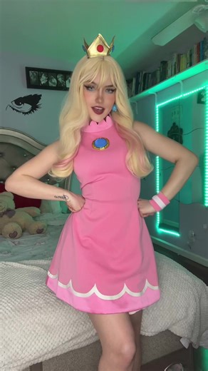 Princess Peach Mario Cosplay Transformation