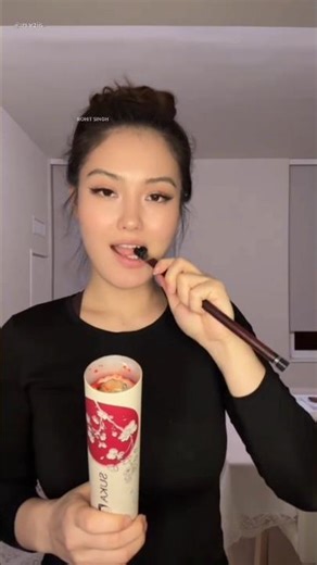 She discovered an ingenious way to eat sushi 😋