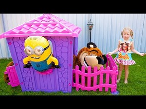 Stacy and daddy pretend play with new playhouse for toys