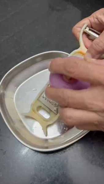 How to Make Onion Juice Without Blender or Juicer