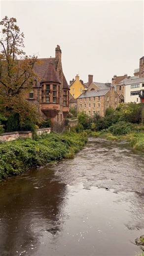 It's easy to fall in love with Edinburgh, and many of you have confirmed this in comments and DMs! ❤️ If you're planning to visit this autumn, here are some of the best places to see the amazing autumn foliage: Princes Street Gardens, Lauriston Castle and Gardens, and the Royal Botanic Garden Edinburgh. 🍂 And if you’re wondering which tours are actually worth your time, I can share my personal favourites (spooky ones included too!) - just comment “ET25” and I’ll send them to you so you can chec