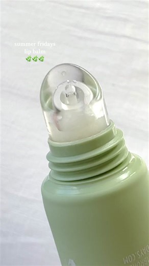 summer fridays sweet mint lip balm 🌿🫶🏼 . the flavor is like a thin mint! i keep this one in my bag always 🤍 . #summerfridaysmintlipbalm #summerfridays #lipproducts @Summer Fridays