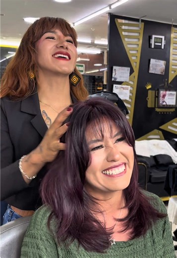 ✨🔥 ¡Un cambio sutil que resalta toda su belleza! 🔥✨ Realizamos un retoque de color y logramos un hermoso rojo vino 🍷💇‍♀️, intenso, elegante y lleno de brillo. Nuestra clienta salió feliz con un look renovado que realza su estilo y personalidad. ¿Lista para darle vida a tu color? En La BOBADILLA hacemos realidad el look que imaginas. ✨ 📍Visítanos en Galerías Gamesa Interior 13 Calle Mercaderes 212 - Cercado, Arequipa. #labobadilla #cambiodeLook #rojovino #retoquedecolor #cabellorojo