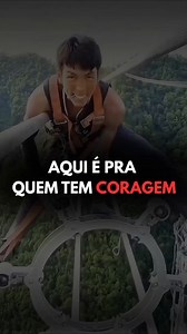 Coragem, técnica e muito café! ☕⚡ Você teria fôlego para encarar esse dia a dia? Esses profissionais mostram que a manutenção das nossas redes elétricas exige precisão absoluta em cenários de tirar o fôlego. O mundo da elétrica é cheio de desafios e oportunidades gigantescas para quem se especializa. Quer aprender os segredos da profissão com quem entende do assunto? 🚀 Não perca tempo! Entre para o nosso grupo exclusivo de elétrica e conecte-se com especialistas de todo o Brasil. 👉 Comente ELÉ
