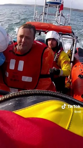 The man was in the water for 25 minutes before the skipper of a nearby fishing vessel found him and saved his life. @PLYMOUTH RNLI administered casualty care as they took the man back to Plymouth lifeboat station, where paramedics were waiting to provide further care. #rnli #rescue #fishing #searescue #savinglivesatsea #plymouth #plymouthrnli #savealife
