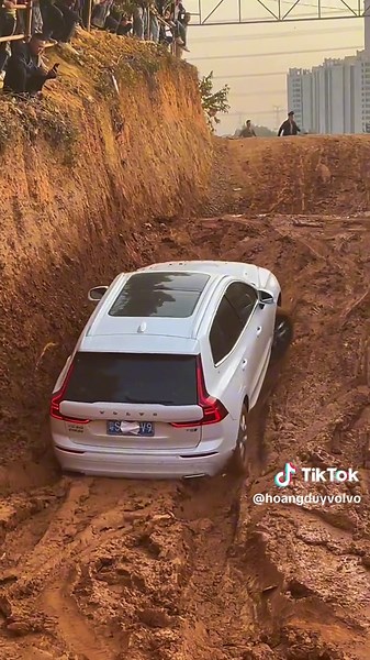 Volvo XC60 Offroad Adventure Experience