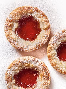 Biscuits à la confiture et croustillant au coco | RICARDO
