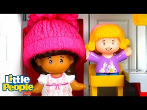 8 FUN CHRISTMAS DIY & CRAFTS! 🎄❄️ Fisher-Price Little People | Christmas Decorations and Gifts