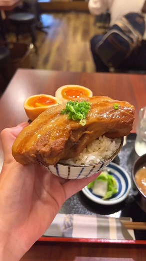 今東京で話題になってる角煮丼ランチ！箸で切れるくらいホロホロでめっちゃ美味かった#東京グルメ #人形町グルメ