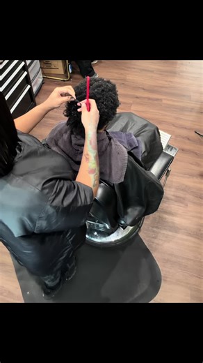 Stop neglecting your hair and wondering why it’s breaking 😩 Detangling is a PROCESS — not a fight. 3 STEPS TO PROPER DETANGLING 👇🏽 1️⃣ Start with a detangling spray Dry hair = breakage. Moisture gives slip and protects your strands. 2️⃣ Section your hair use a wide-tooth comb Smaller sections = less tension = less shedding. Don’t rush this part. 3️⃣ Comb from ENDS ➡️ ROOTS Starting at the root first causes unnecessary breakage every time. 💡 BONUS TIP: If your ends are overdue for a trim, det