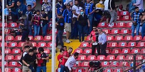 Querétaro vs Atlas: Las terribles imágenes que dejó el pleito entre aficionados (VIDEOS)