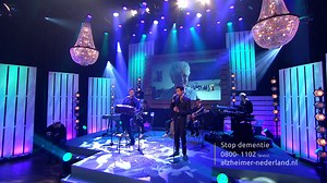 59K views · 831 reactions | #Kippenvel Een van de hoogtepunten tijdens onze live tv-show gisteravond: het prachtige, en speciaal voor ons geschreven lied 'Gisteren bestaat niet meer', gezongen door Sjors van der Panne. Het nummer kun je ook beluisteren via Spotify, een deel van de opbrengst gaat naar Alzheimer Nederland. | Alzheimer Nederland | Facebook