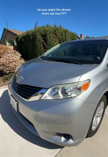 a @Toyota USA girl for lifeeeee literally obsessed with my new sienna 🚙💨