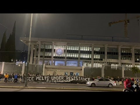 Ρουβίκωνας: Αιφνίδια συγκέντρωση έξω από την αμερικανική πρεσβεία ενάντια στα τάγματα εφόδου του ICE