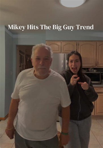 My Italian dad got the moves 😂🇮🇹 #spongebob #trend #bigguy #italian #dadsoftiktok @SpongeBob @The SpongeBob Movie @Italians Sicilians Doit Better @growingupitalian @HardcoreItalians