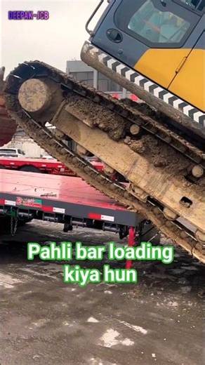 Loading the excavator onto a trailer without a ramp #shorts #excavator #trailer #deepakjcb