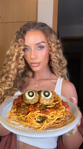 Spooky Meatball w/ Pasta 🍝 💀 #halloweenmeals #mealideas #kiddinner #dinnerideas #meatballs #spookymeals #halloween | Jena Frumes