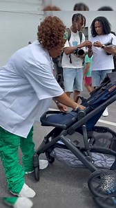 Omg look at Brat how gentle she's 🥺🥺❤️❤️ #truelegendharrisdupart #HarrisDupart #babiesoftiktok #mommytok #OOTD #babyfashion #babytok #mommytiktok #fypシ゚viralシfypシ゚ | Da Bratt fc