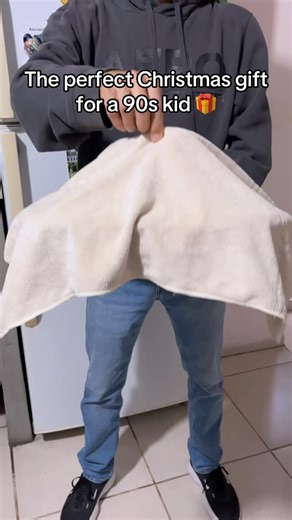 Link in bio to grab your video game projector loaded with 10,000 retro 90s games 🕹️👾 A true dream come true for every 90s kid 🤩 #retrogaming #retroconsole #retrogames #projector #miniprojector #consoleprojector #gameconsole | RetroGame