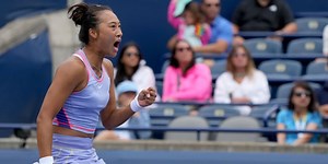 Watch this: Zheng Qinwen elevates her game to turn the match around