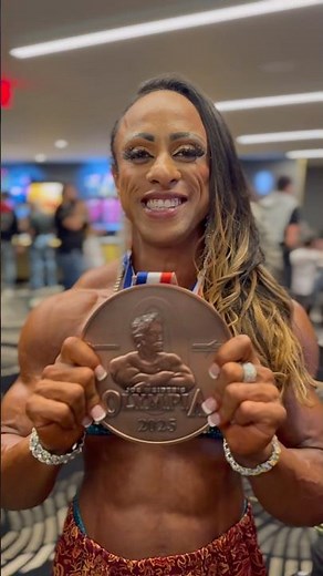 ZAMA BENTA TOP 3 WOMEN’S PHYSIQUE OLYMPIA 👏⭕️ #maxtitanium #zamabenta #olympia #womensphysique