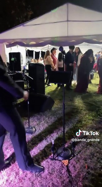 Reto de baile con Banda Grande part 1. #BandaGrande #DallasTexas #VivaLaBanda #FiestaEnDallas #Bandaenvivo #dallasbanda