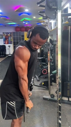 “Best Tricep Workout for Men – Build Massive Arms Fast💪