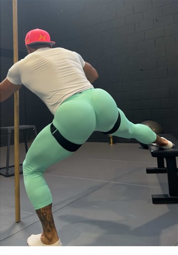 MAKE THE GLUTES ROUND! DO THIS!⤵️ -Ballerina Squat: 30 Reps -Wide Sumo Squat: 30 Reps -Side Lunge: 15 Reps Each Leg -Elevated Side Lunge: 15 Reps Each Leg -Alternating Side Lunges: 30 Reps -Clam Shell: 30 Reps Per Leg COMPLETE 2 TIMES! SAVE & TRY!👍