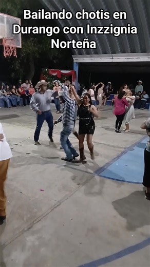 Bailando chotis en Durango con Inzzignia Norteña | El Andariego de Durango