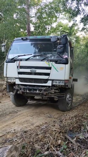 Mud Road Madness – Truck vs Nature’s Trap 😱 #offroad #truck #JCBvideo #viral #tractor #jcb