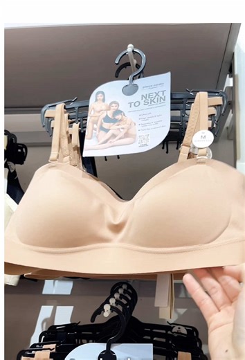 Ngalamin pengalaman memalukan di mall. Malahan ngebuat aku nemuin bra anti jeplak yang nyaman banget dipakai daily. Loh kok biosa? Check videonya yuk! #PierreCardinTHELingerie #PillowSoftCollection #SuperSoftCups #FeelTheSoftness