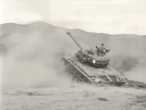 M26 Pershing #GlaucioGomes #tank #KoreanWar 89th Heavy Tank Battalion M26 Pershing tanks in the indirect fire role in Korea on August 24th 1950. I think they are living in UFOs... 😅😂🤣👽🚀🛸 | Regimento de Blindados & Cia.