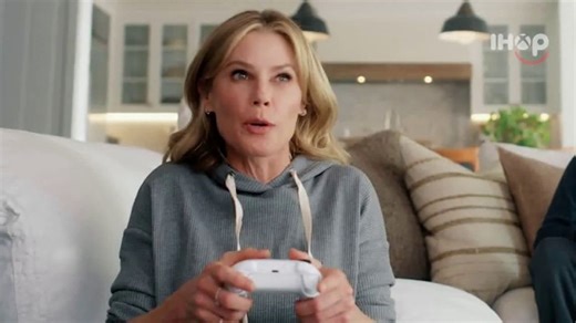 IHOP TV Spot, 'Videojuego' con Julie Bowen