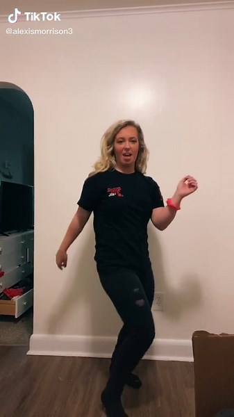 dicked down in Dallas line dance? Who wants to see the rest #linedance #beginner @theoriginalcancuncantina #countrydancing