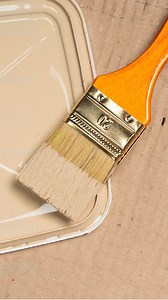 ✅ ¿Beige almendra? Listo. Conocé este y otros 9 colores listos para aplicar directamente desde el envase a tus paredes. ¡Decorá tus espacios sin vueltas! Encontrá más información en https://casablanca.com.ar/product/performance-interior-colores/ #CasablancaPinturas #ColoresListos #BeigeAlmendra | Casablanca Pinturas