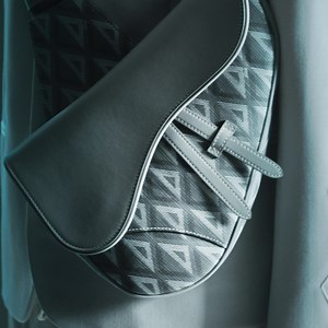 112K views · 471 reactions | Descubra la nueva colección masculina Verano 2022 de Dior por Kim Jones, que fusiona las referencias estadounidenses con la sastrería moderna en una gama de artículos de la Maison reinterpretados, disponible en nuestra web y en su boutique Dior más cercana. | Dior | Facebook