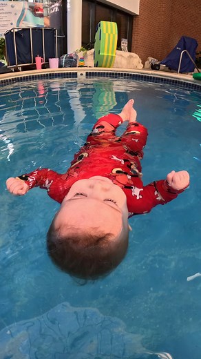 Pure magic in motion ✨ Watching these little swimmers float, kick, and glide with confidence is exactly why we do what we do. Every skill mastered is a step toward safety, strength, and self-trust in the water. #swimlessons #survivalswimlessons #drowningprevention #longislandswim #longislandswimlessons #longislandkids | Magicfinz Infant Aquatics