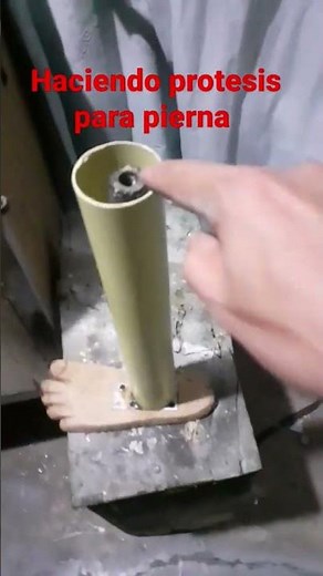 haciendo protesis casera para pierna 🦵 con fibra de vidrio y otros materiales