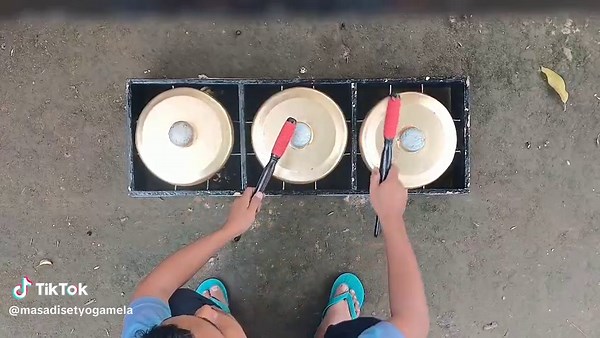 Mastering Bonang: A Guide to Playing Gamelan Instruments