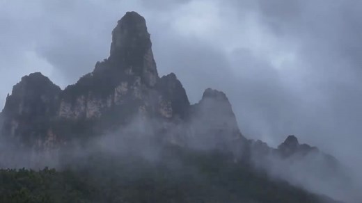 山西永济：群峰浮仙境 五老峰现云海景观_腾讯新闻